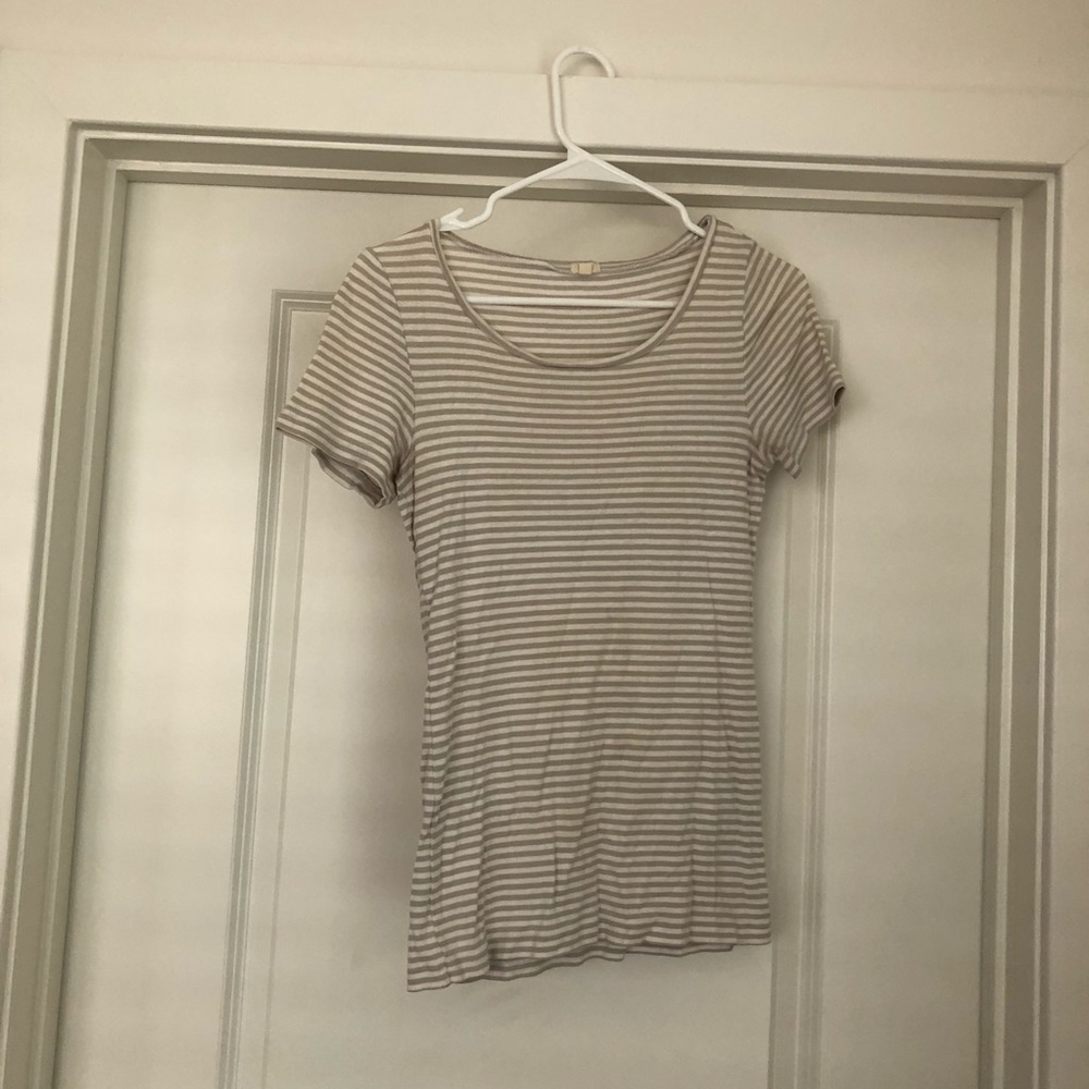 Gray and white t shirt